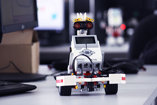 Ein Roboter aus Lego.