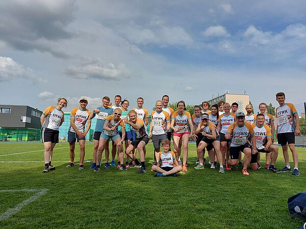 Gruppe von Leuten in Sportkleidung
