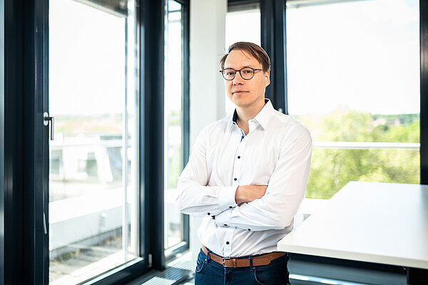 Portraitfoto - bei Verlinkung führt Link zur Mitarbeiterwebsite