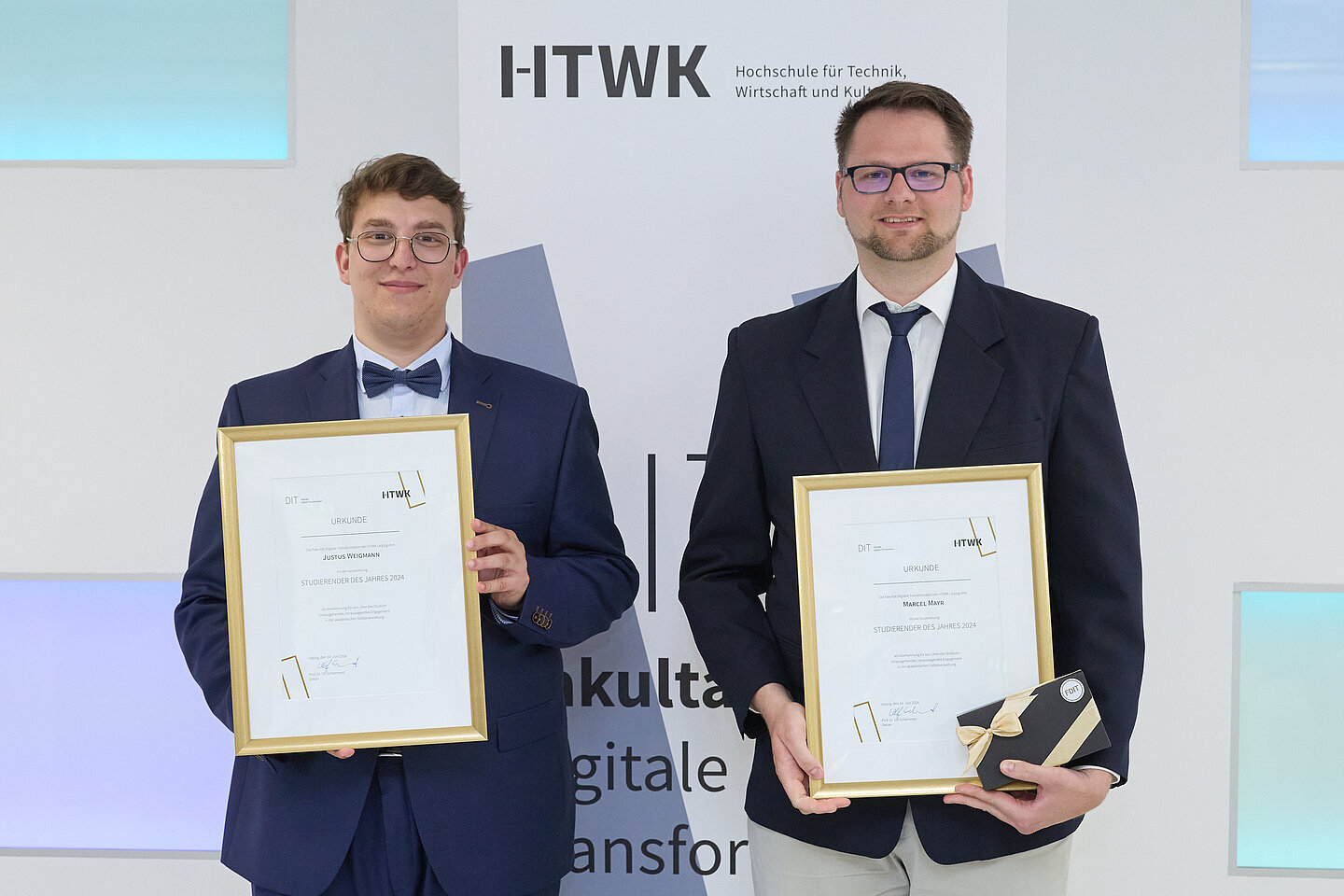 Studierende des Jahres 2024 Zwei Studierende erhalten Auszeichnungsurkunden als Studierende des Jahres