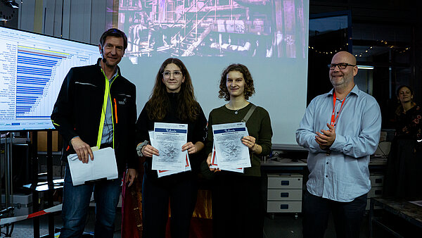 Platz 3: Lina Lang und Emma Bretz Drittplatzierten mit Urkunde