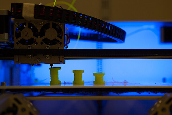 Exohand Detailansicht einzelner Bauteile im 3D-Drucker.