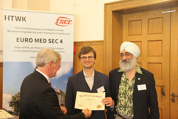 Best Presentation Award - Preisträger HTWK Leipzig v.l.n.r.: Prof. Dr.-Ing. Klaus Holschemacher, Ludwig Hertwig, Prof. Dr. Amarjit Singh