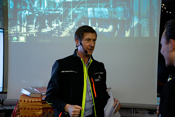 Moderator und Verantwortlicher Prof. Wagner Verantwortlicher Prof. Wagner moderierte den Wettbewerb