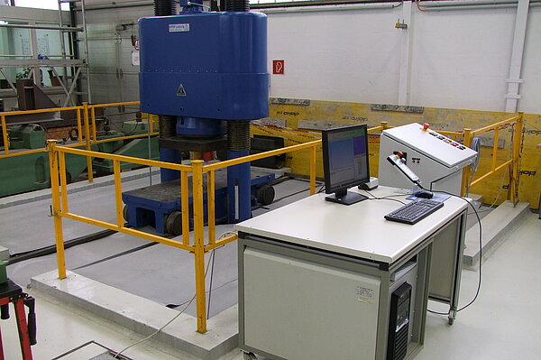 6000 kN Prüfmaschine